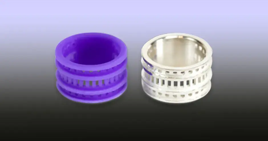 anello in cera viola e anello in argento; stesso modello