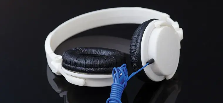 Prototipo di astuccio per cuffie in plastica stampato in 3D con ProJet 3600 di 3D Systems