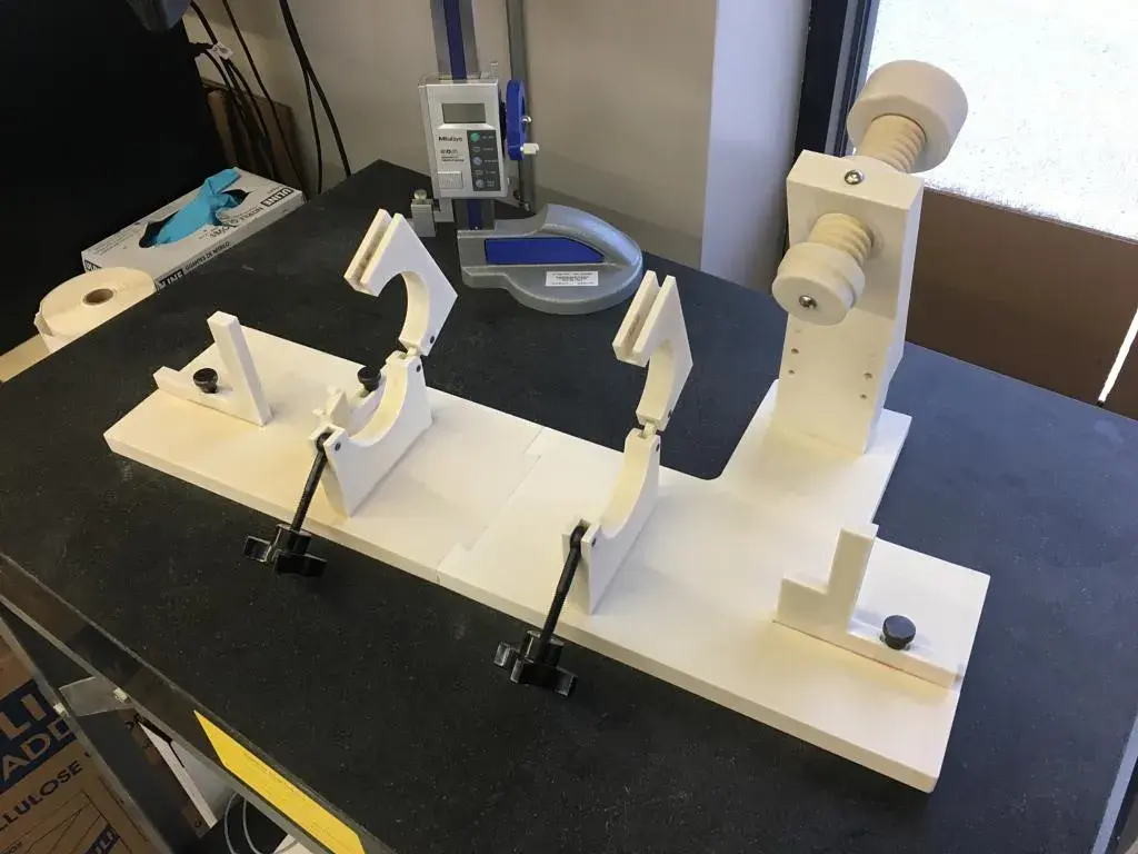 Staffaggio per saldatura SLS stampato da Rapid Application Group