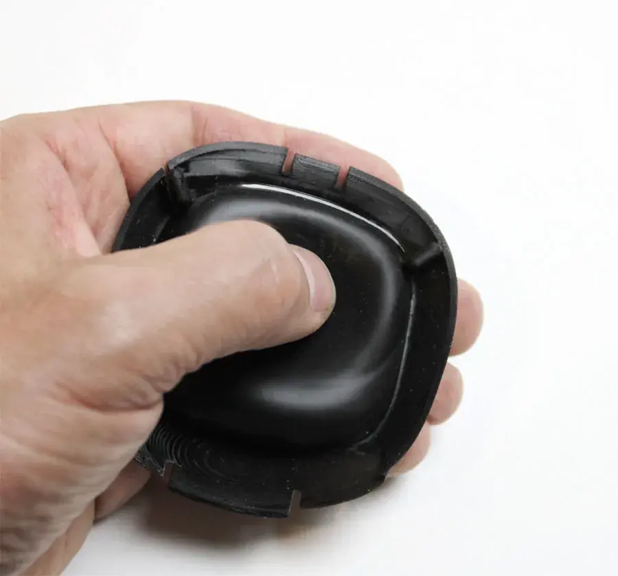 Il materiale Figure 4 ELAST-BLK 10 di 3D Systems ha le stesse proprietà della gomma. Va al di là delle nostre aspettative,” afferma Lukass Legzdins, R&D Manager, Splitvision.