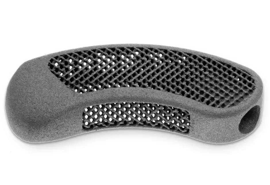 Dispositivo di fusione intersomatica per una migliore integrazione ossea realizzato in materiale LaserForm Ti Gr5 (A).