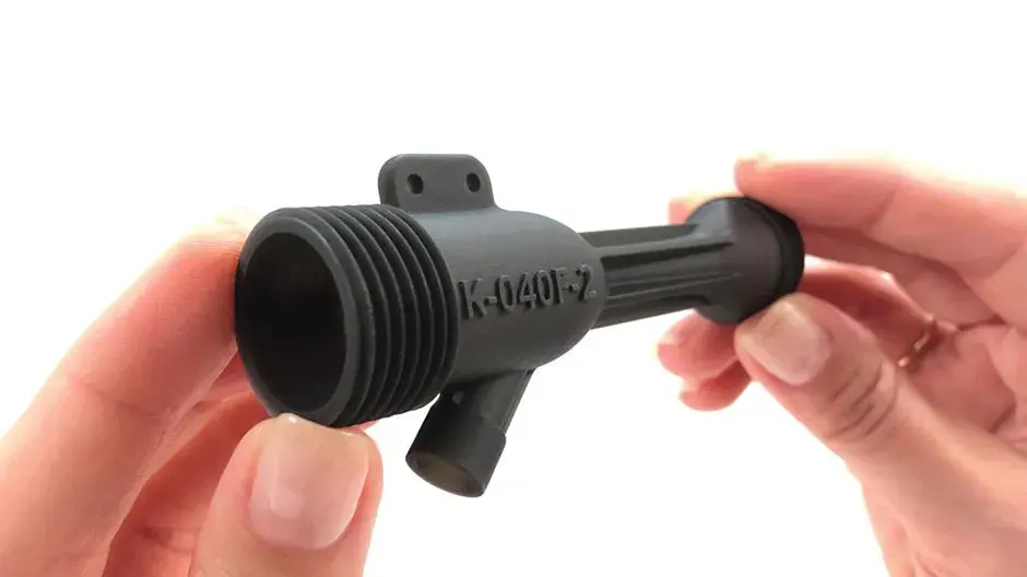 Una parte stampata in 3D da Figure 4 Tough-BLK 20, un materiale forte, simile ad ABS con stabilità UV a lungo termine