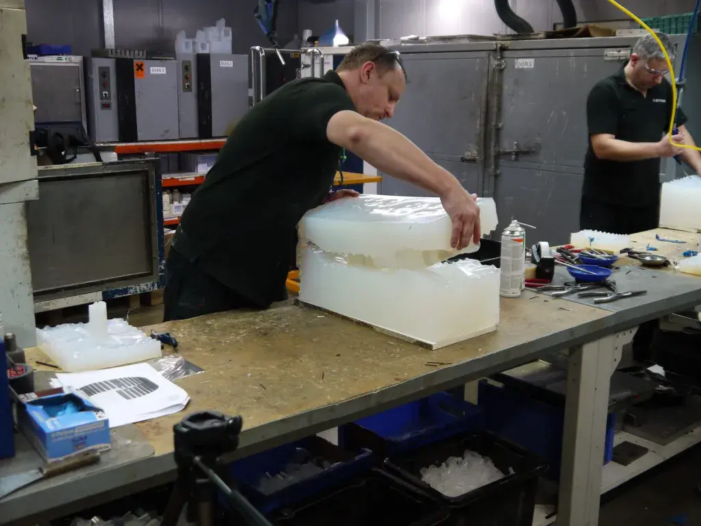 Fusione sottovuoto dei prototipi di pre-produzione per Lupe presso 3D Systems On Demand.