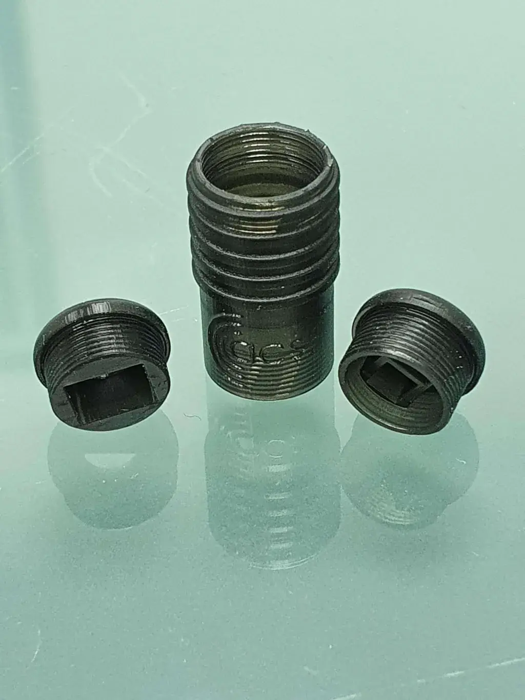 Parte di produzione con filetti stampata in 3D in materiale Figure 4 PRO-BLK 10