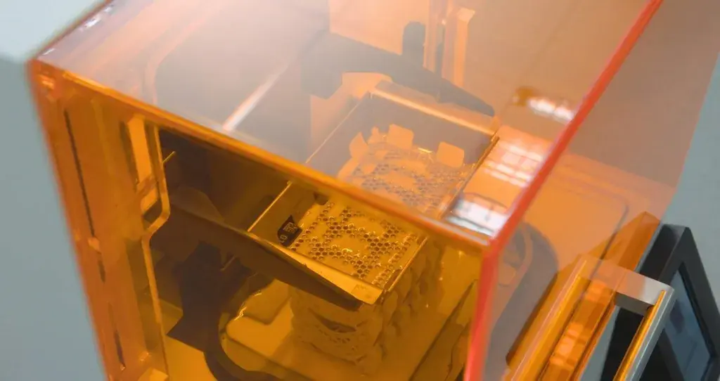 Stampe 3D di componenti ortodontici all’interno di una stampante NextDent 5100