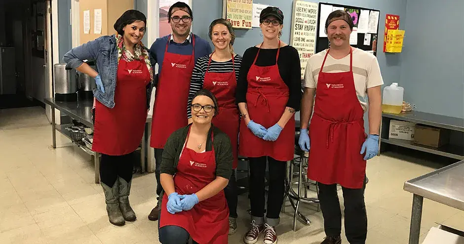 Gruppo di dipendenti di 3D Systems che fanno volontariato