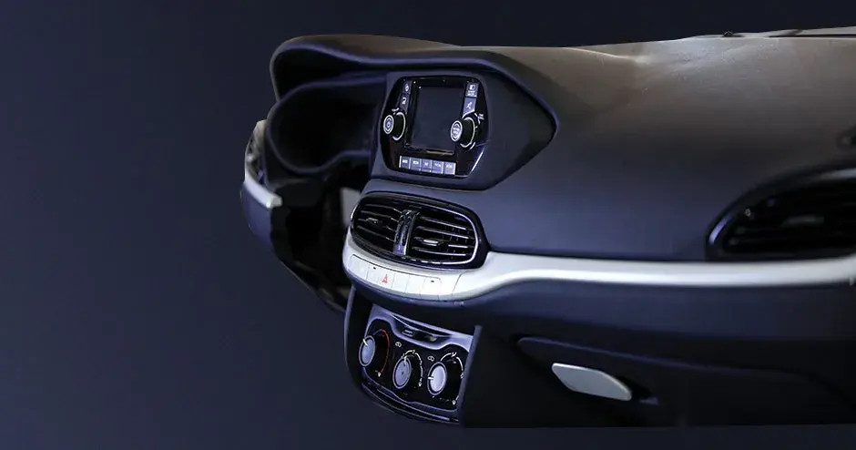 una console stampata in 3D in un’auto