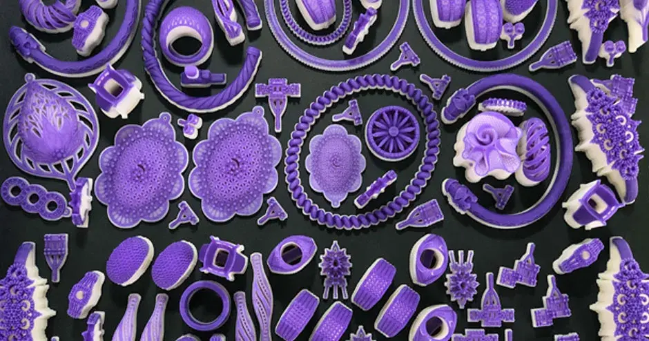 la piattaforma mostra più stampe di vari articoli di gioielleria per illustrare la produttività ineguagliata