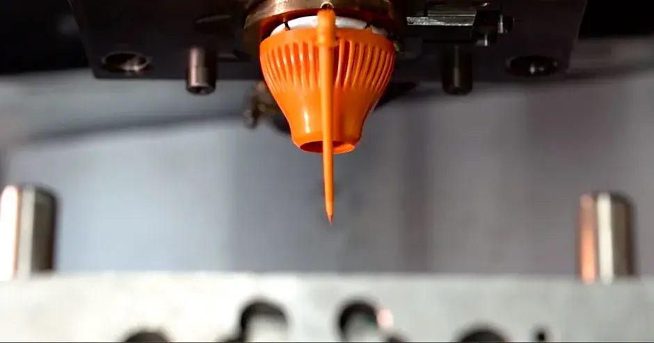 Parte stampata a iniezione da Bastech con canali di raffreddamento conformati