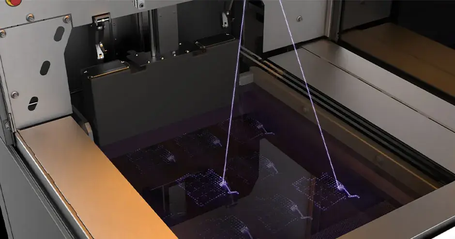Interno della stampante 3D SLA 750 con tecnologia di scansione laser