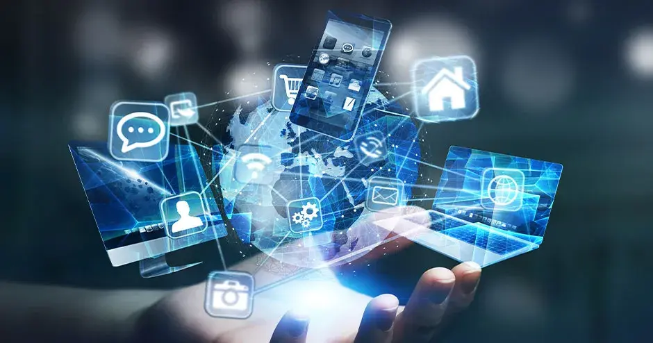 una mano con grafica tecnica che emerge con un intenso bagliore