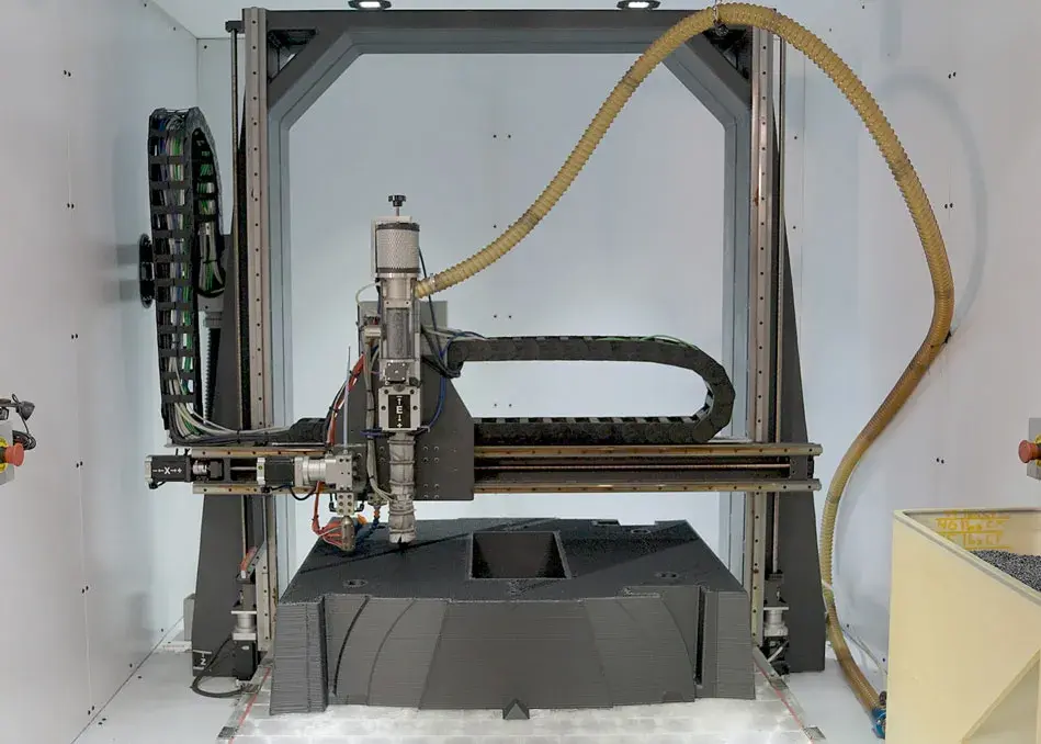 Modello di corpo pompa in ABS CF di grandi dimensioni stampato con la stampante EXT Titan Pellet di Astech. 