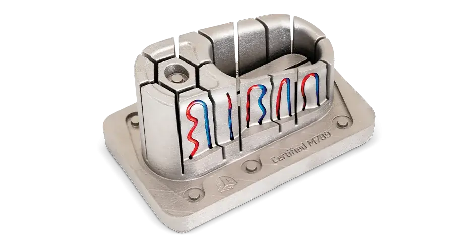 Uno stampo DMP per bocchette di ventilazione con canali di raffreddamento conformati realizzato in M789 certificato (A)